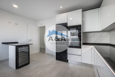 Moradia V4+2 como Nova - Caldas da Rainha