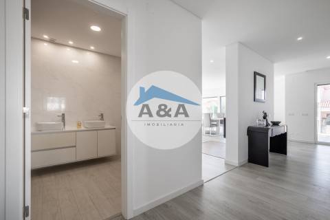 Moradia V4+2 como Nova - Caldas da Rainha