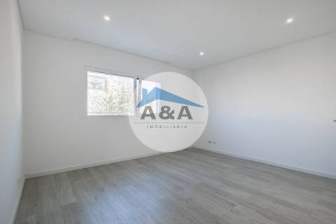 Moradia V4+2 como Nova - Caldas da Rainha