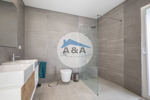 Moradia V4+2 como Nova - Caldas da Rainha