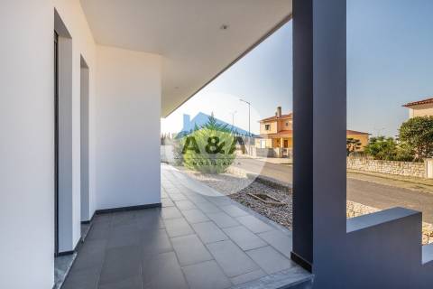 Moradia V4+2 como Nova - Caldas da Rainha