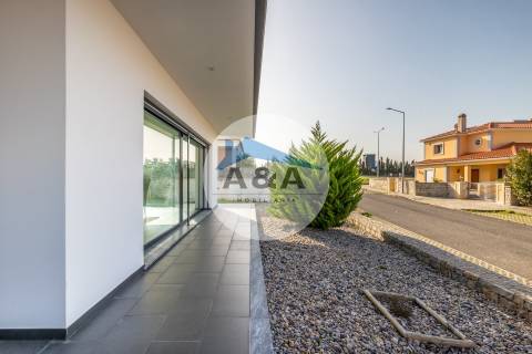 Moradia V4+2 como Nova - Caldas da Rainha