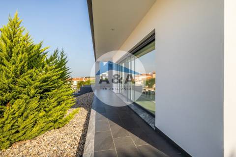 Moradia V4+2 como Nova - Caldas da Rainha