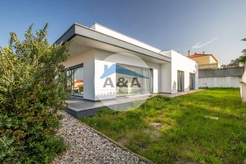 Moradia V4+2 como Nova - Caldas da Rainha