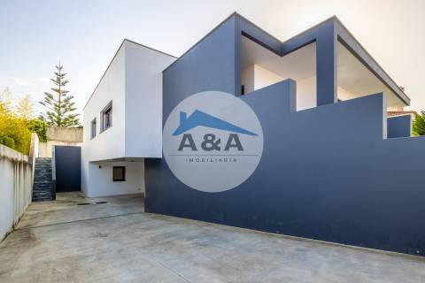 Moradia V4+2 como Nova - Caldas da Rainha