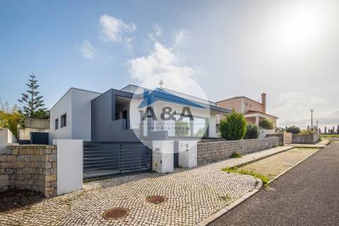 Moradia V4+2 como Nova - Caldas da Rainha