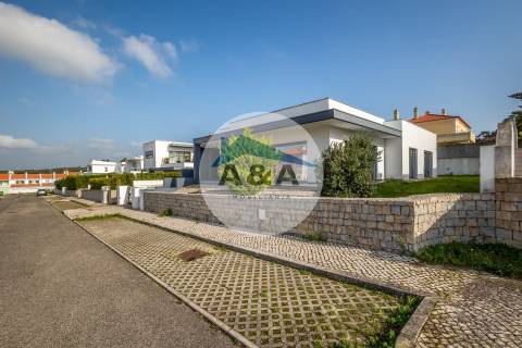 Moradia V4+2 como Nova - Caldas da Rainha