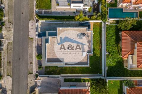 Moradia V4+2 como Nova - Caldas da Rainha