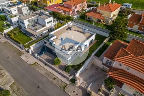 Moradia V4+2 como Nova - Caldas da Rainha