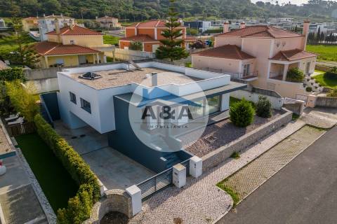 Moradia V4+2 como Nova - Caldas da Rainha