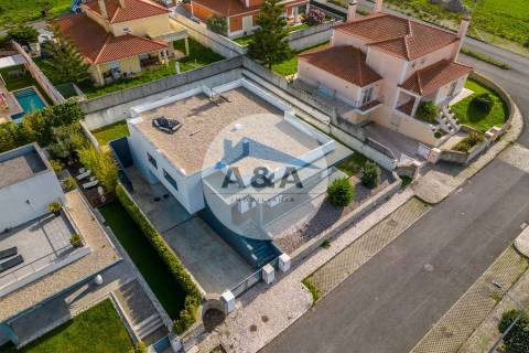 Moradia V4+2 como Nova - Caldas da Rainha