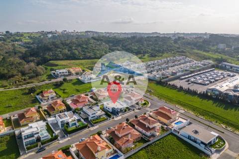 Moradia V4+2 como Nova - Caldas da Rainha