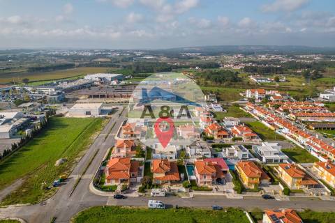 Moradia V4+2 como Nova - Caldas da Rainha