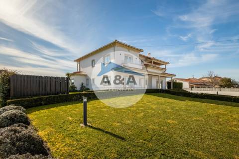 MORADIA T5 EM VIEIRA DE LEIRIA