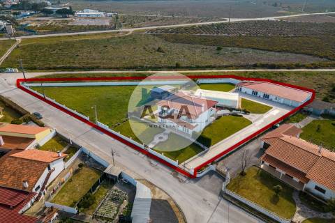 MORADIA T5 EM VIEIRA DE LEIRIA