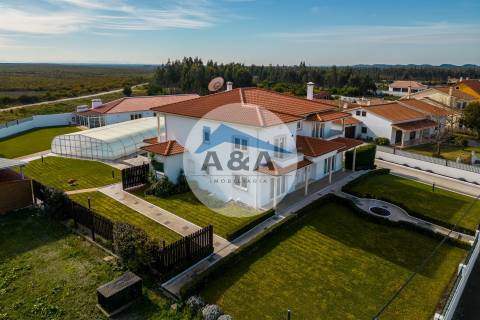 MORADIA T5 EM VIEIRA DE LEIRIA