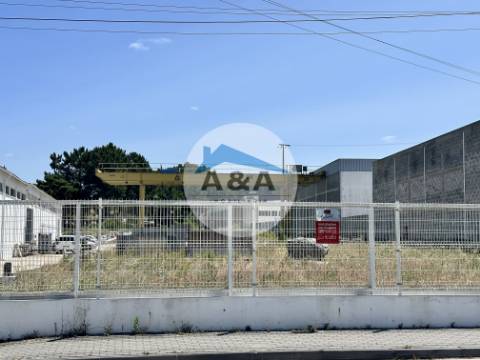 Terreno em Zona Industrial — 2.000 m² com Ponte Rolante de 20 Ton