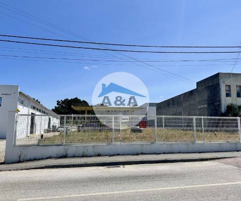 Terreno em Zona Industrial — 2.000 m² com Ponte Rolante de 20 Ton