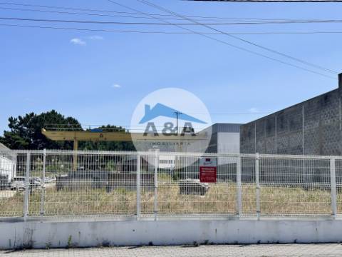 Terreno em Zona Industrial — 2.000 m² com Ponte Rolante de 20 Ton