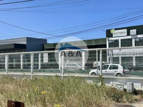 Terreno em Zona Industrial — 2.000 m² com Ponte Rolante de 20 Ton