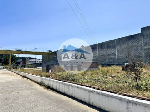 Terreno em Zona Industrial — 2.000 m² com Ponte Rolante de 20 Ton