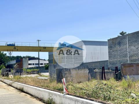 Terreno em Zona Industrial — 2.000 m² com Ponte Rolante de 20 Ton
