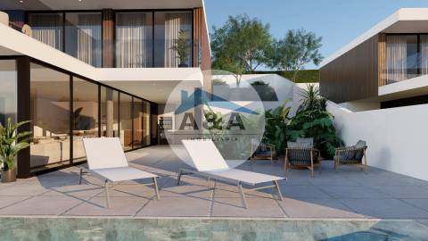 MORADIA T3 COM PISCINA, VISTA ÚNICA PARA O MAR