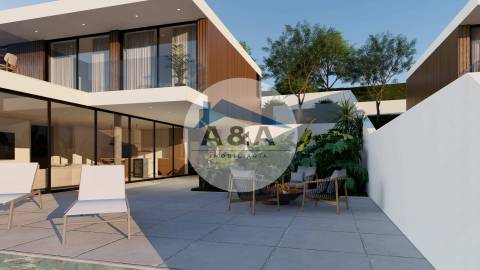 MORADIA T3 COM PISCINA, VISTA ÚNICA PARA O MAR