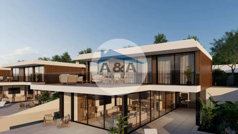 MORADIA T3 COM PISCINA, VISTA ÚNICA PARA O MAR