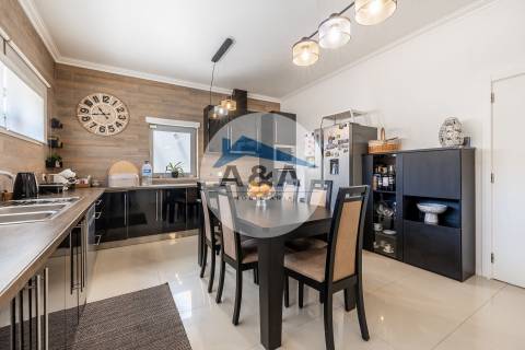 Moradia T3 Como Nova no Centro de Pataias