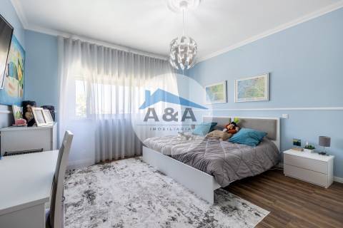 Moradia T3 Como Nova no Centro de Pataias