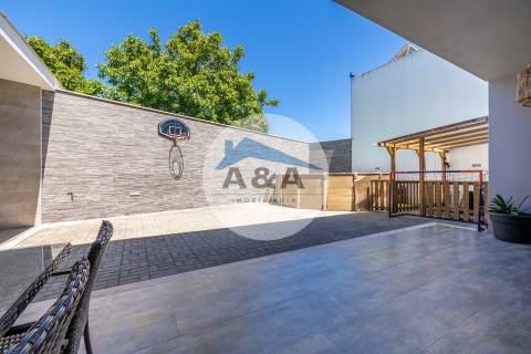 Moradia T3 Como Nova no Centro de Pataias