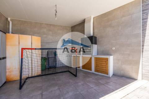 Moradia T3 Como Nova no Centro de Pataias