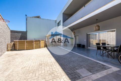 Moradia T3 Como Nova no Centro de Pataias