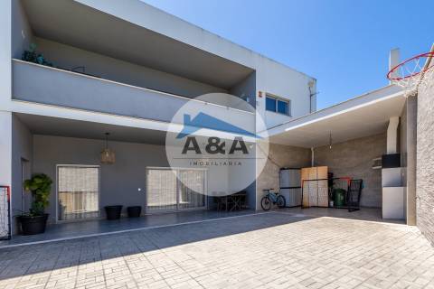 Moradia T3 Como Nova no Centro de Pataias