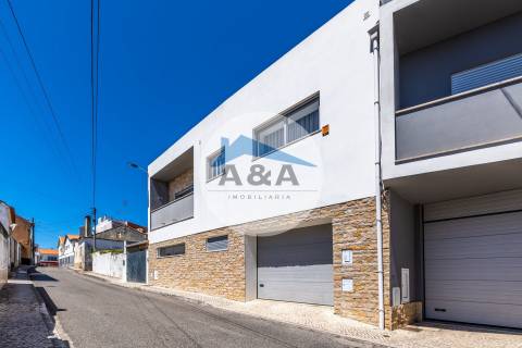 Moradia T3 Como Nova no Centro de Pataias