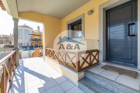 Apartamento T4 Duplex com Vista Mar a 50 metros da Praia – Pedra do Ouro