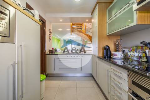 Apartamento T4 Duplex com Vista Mar a 50 metros da Praia – Pedra do Ouro