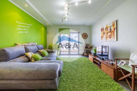 Apartamento T4 Duplex com Vista Mar a 50 metros da Praia – Pedra do Ouro