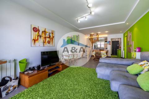 Apartamento T4 Duplex com Vista Mar a 50 metros da Praia – Pedra do Ouro