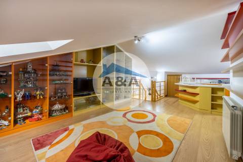 Apartamento T4 Duplex com Vista Mar a 50 metros da Praia – Pedra do Ouro