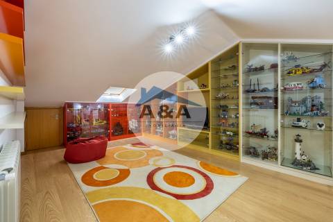 Apartamento T4 Duplex com Vista Mar a 50 metros da Praia – Pedra do Ouro