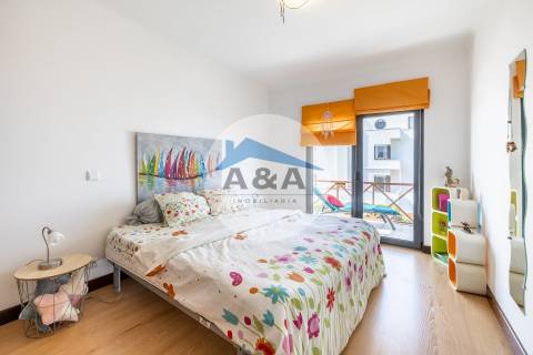 Apartamento T4 Duplex com Vista Mar a 50 metros da Praia – Pedra do Ouro