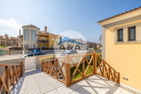 Apartamento T4 Duplex com Vista Mar a 50 metros da Praia – Pedra do Ouro