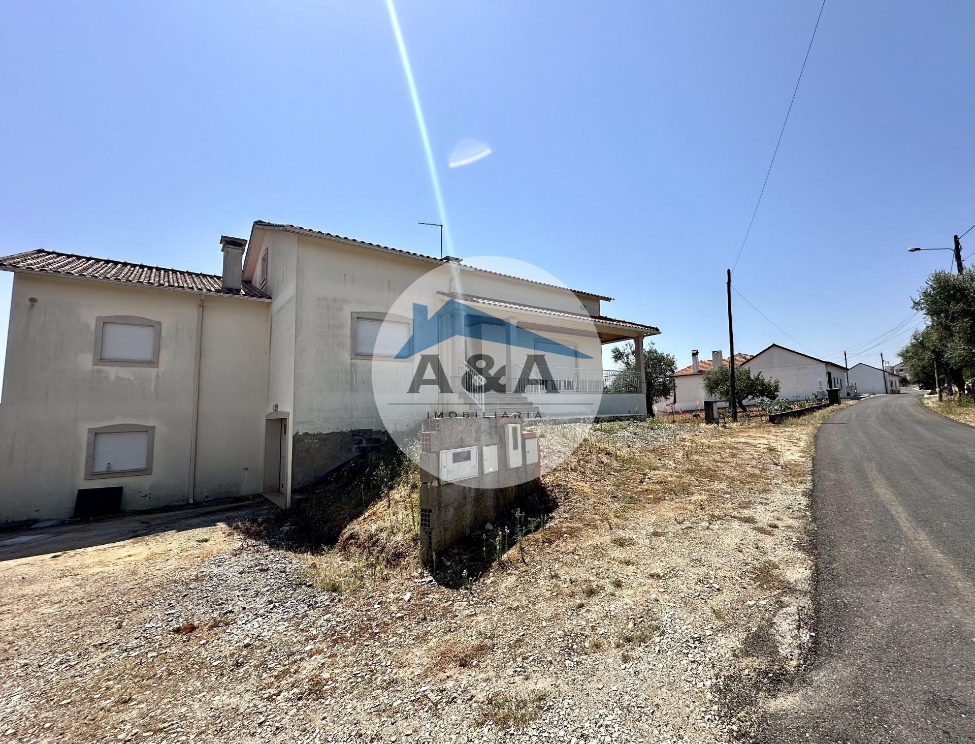 Moradia T3 com 2700m² de terreno – Potencial e Localização Privilegiada