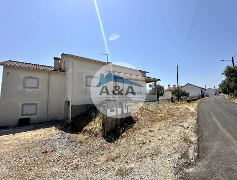 Moradia T3 com 2700m² de terreno – Potencial e Localização Privilegiada