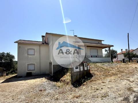 Moradia T3 com 2700m² de terreno – Potencial e Localização Privilegiada