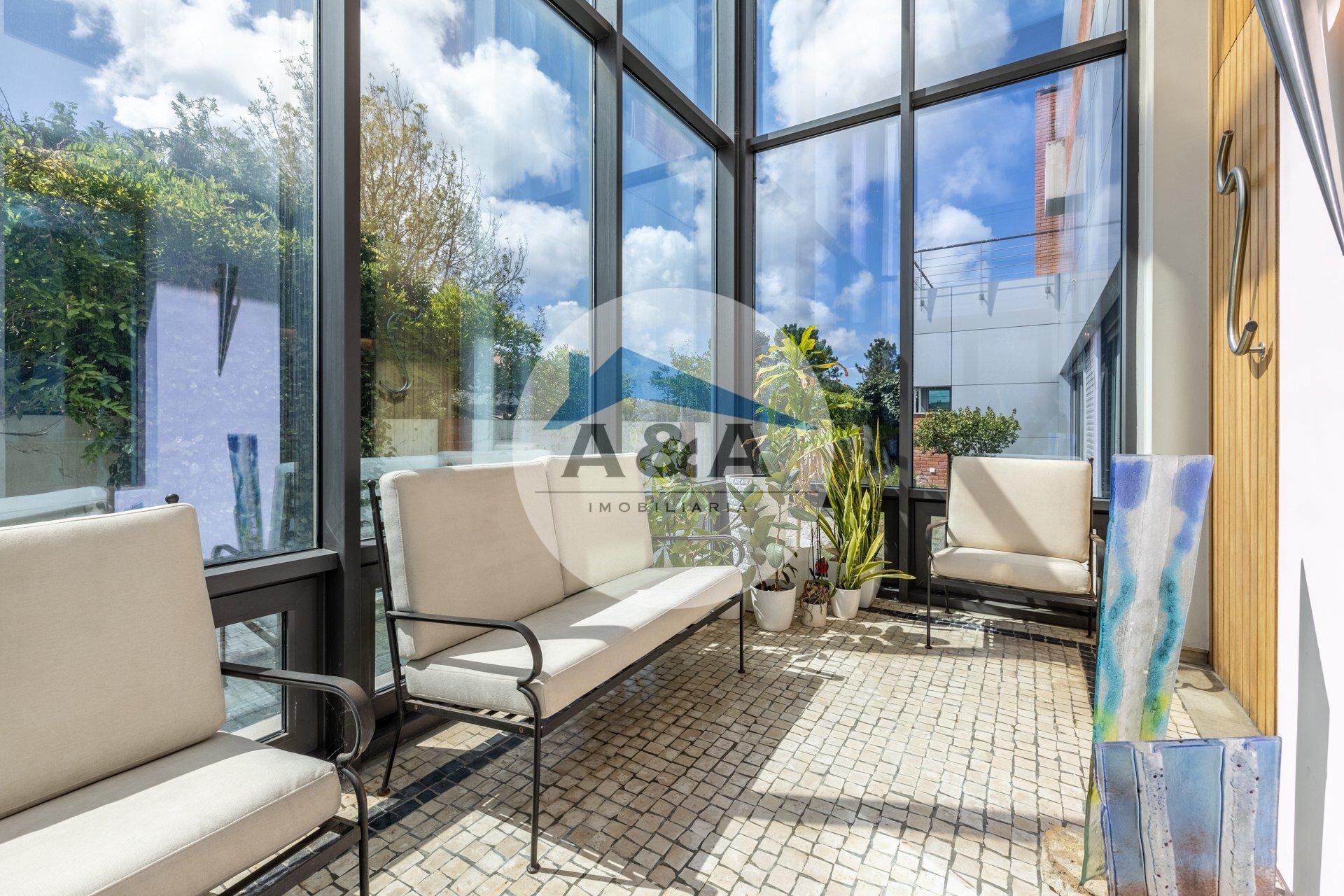 Exclusiva Propriedade de Luxo com Áreas Generosas e Próxima das Praias