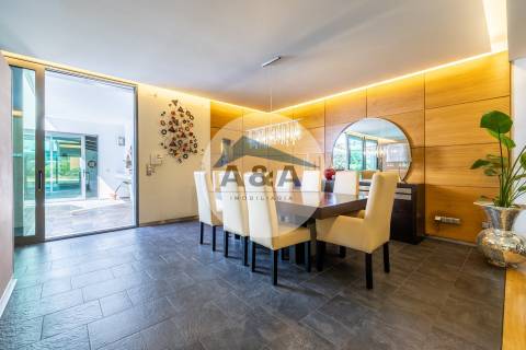 Exclusiva Propriedade de Luxo com Áreas Generosas e Próxima das Praias