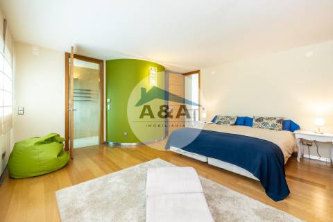 Exclusiva Propriedade de Luxo com Áreas Generosas e Próxima das Praias